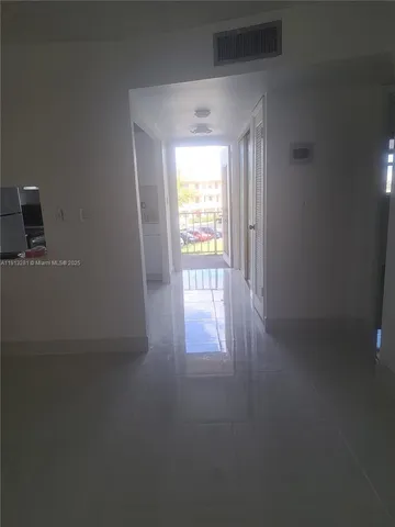 $1,850 | 8225 Sunrise Lakes Boulevard, Unit 309, Sunrise, FL 33322