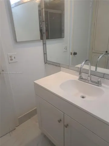 $1,850 | 8225 Sunrise Lakes Boulevard, Unit 309, Sunrise, FL 33322