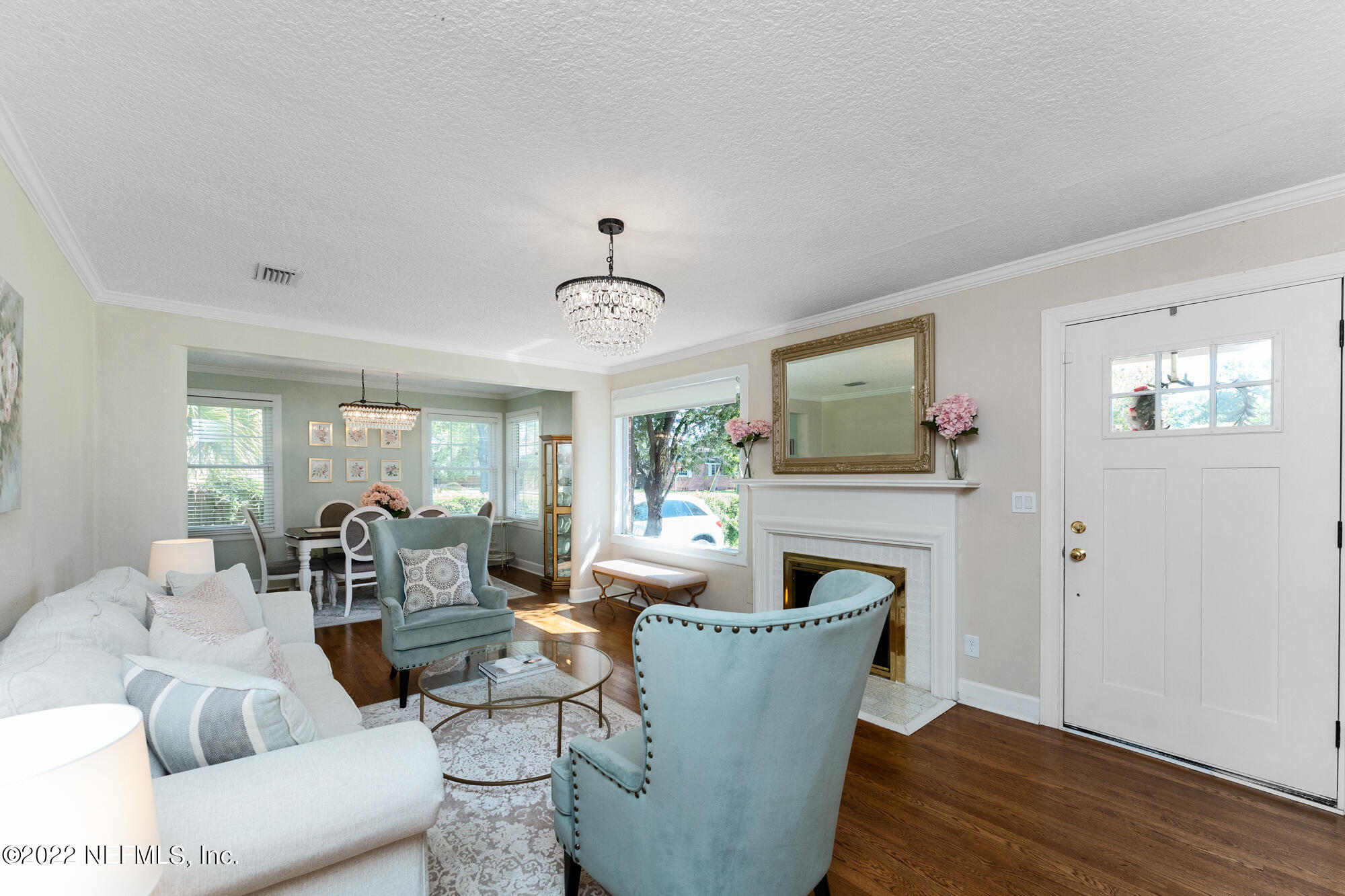 2112 Larchmont Road Jacksonville, FL 32207 - Photo 5 of 32 Living Room