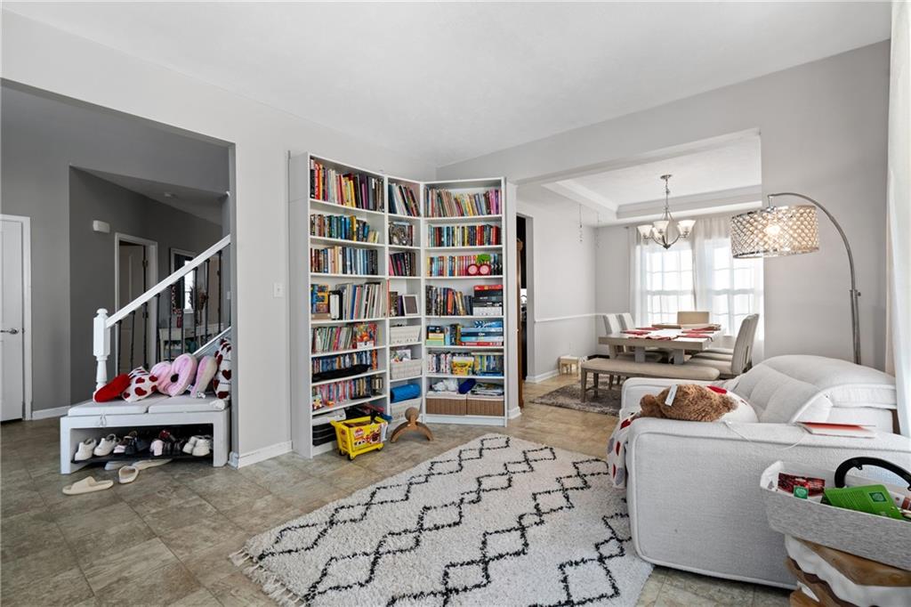 224 Foxwood Road Coraopolis, PA 15108 - Photo 5 of 34