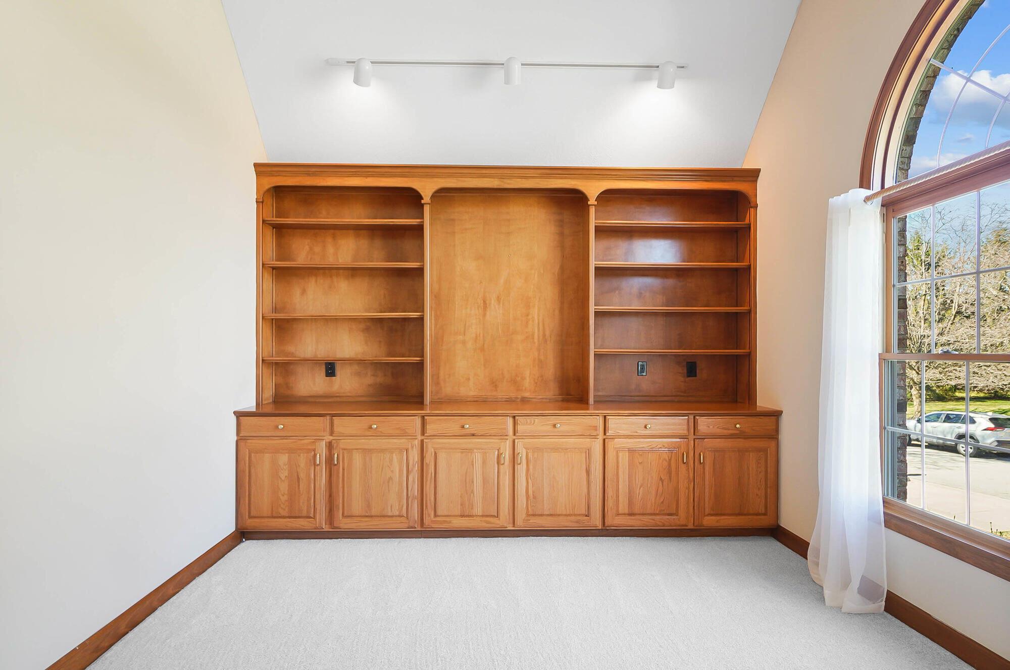 8591 Spring Flower Road Pickerington, OH 43147 - Photo 33 of 84 Built in Cabinetry