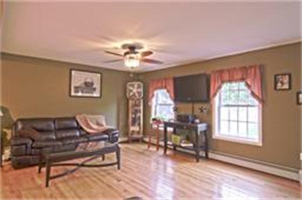 54 McIntyre Road Oxford, MA 01537 - Photo 3 of 21 Gallery Image 3