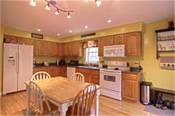 54 McIntyre Road Oxford, MA 01537 - Photo 7 of 21 Gallery Image 7