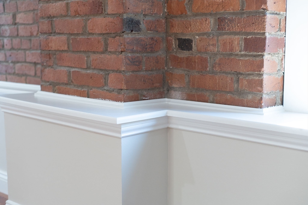 72 River Street, Unit 6 Haverhill, MA 01832 - Photo 9 of 40 a close up of a bathtub