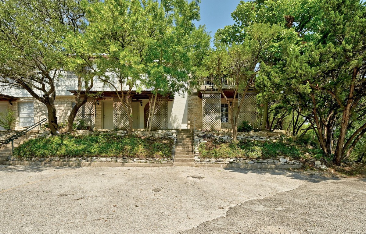 1200 Banister Lane, Unit 4 Austin, TX 78704 - Photo 2 of 15 a backyard of a house with lots of green space
