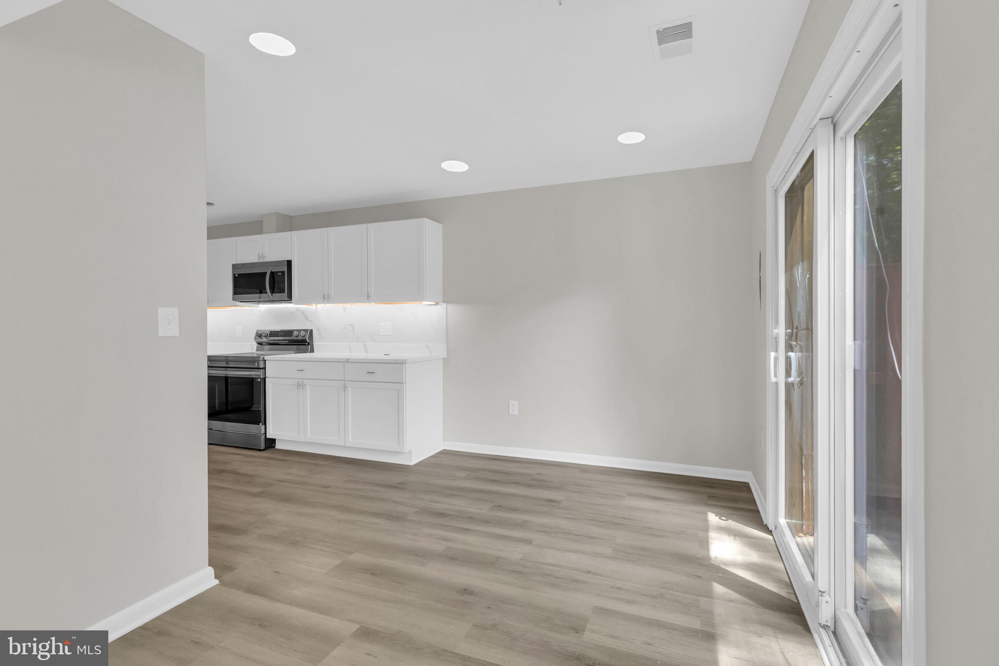 10669 Spring Oak Court Burke, VA 22015 - Photo 13 of 32