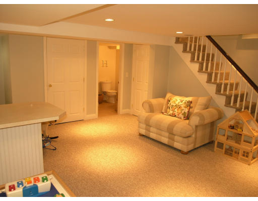 9 Taft Road Salem, MA 01970 - Photo 4 of 14 Gallery Image 4