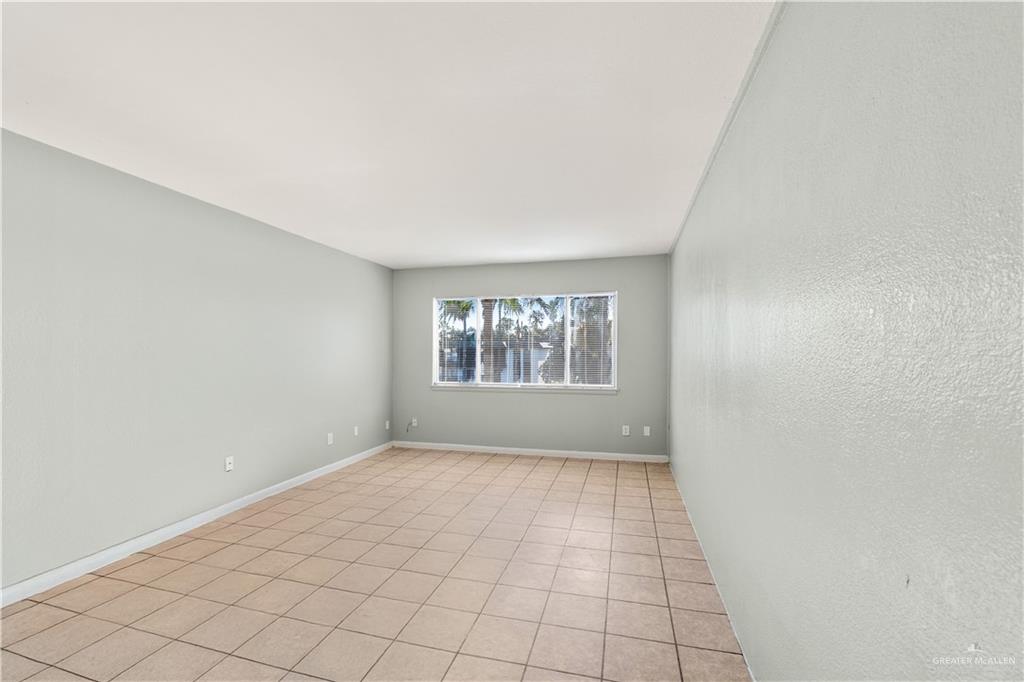121 North Montevideo Avenue Edinburg, TX 78541 - Photo 7 of 8 a view of an empty room and window