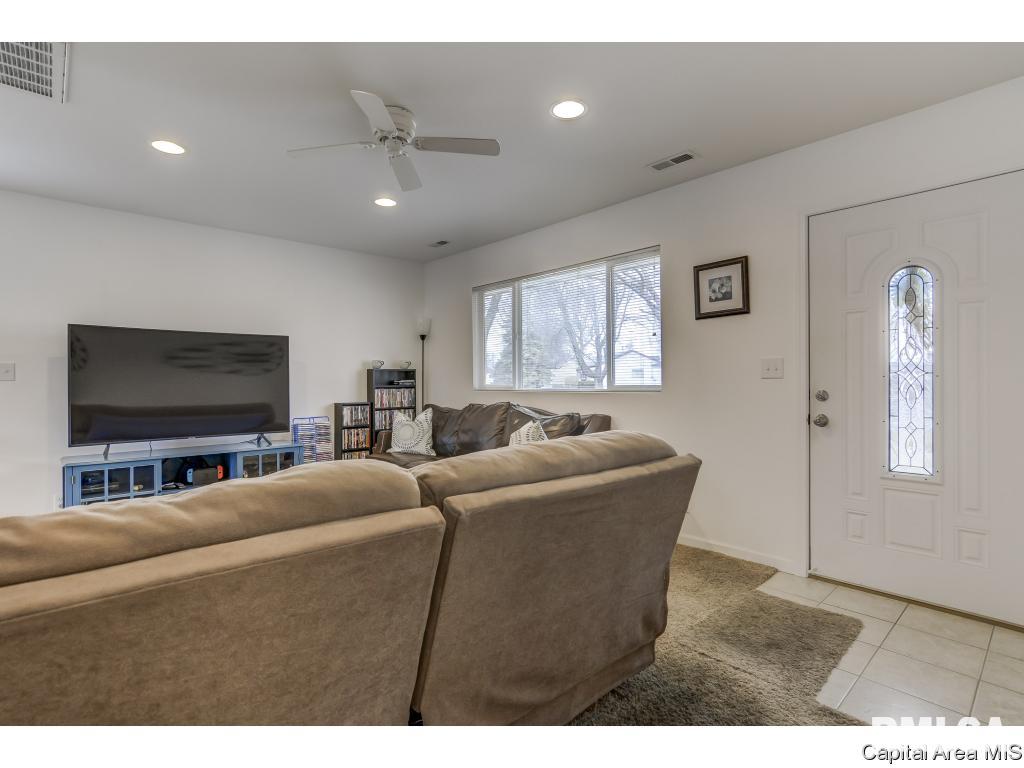 3345 Buckner Street Springfield, IL 62703 - Photo 2 of 32