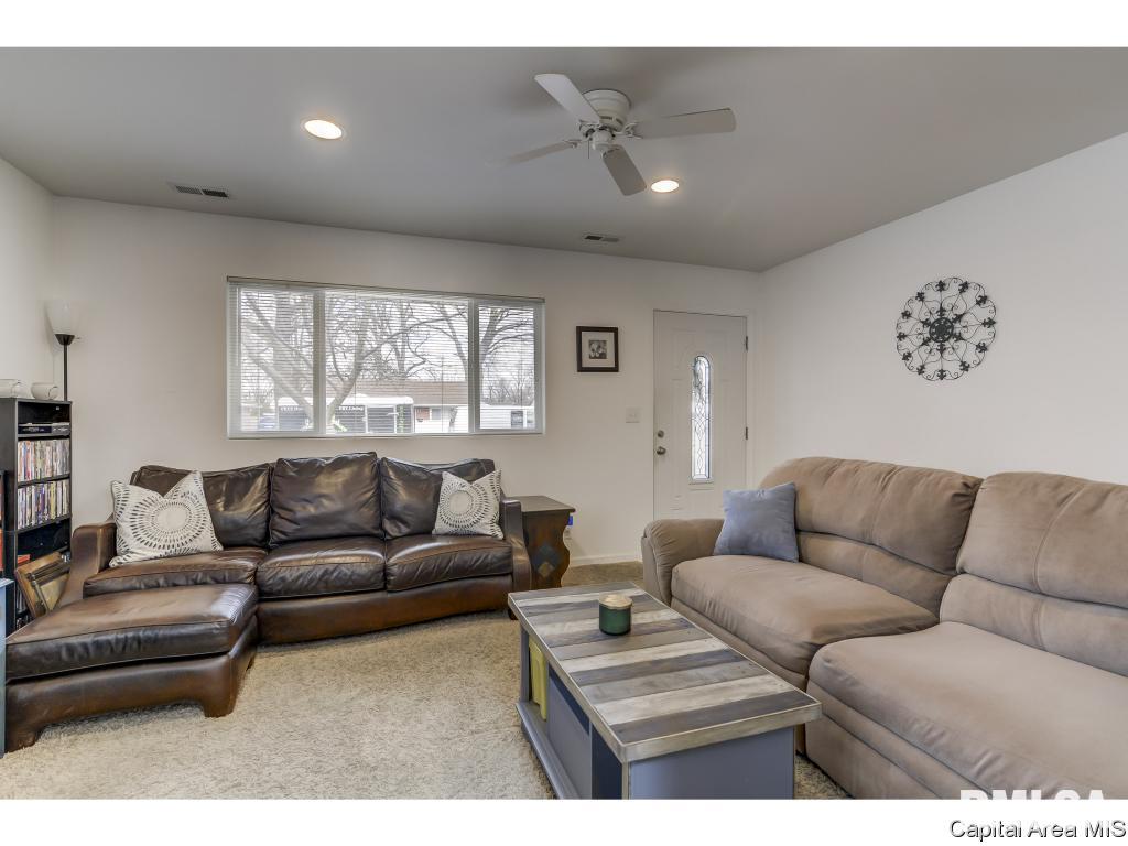 3345 Buckner Street Springfield, IL 62703 - Photo 3 of 32