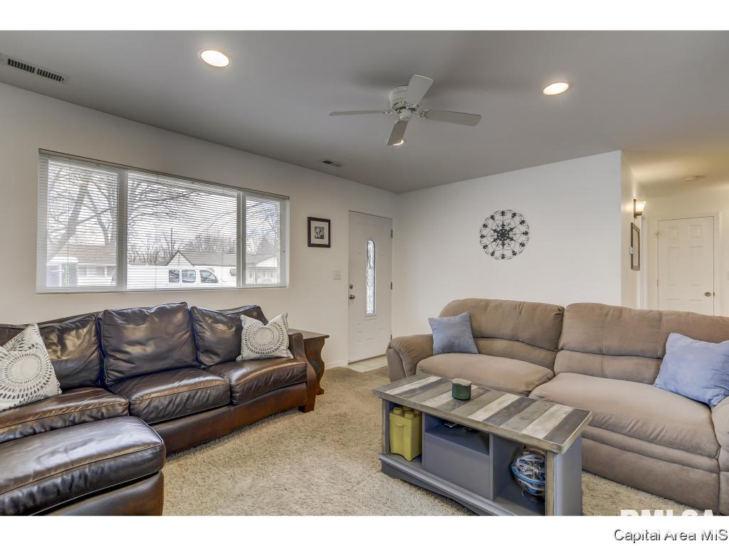 3345 Buckner Street Springfield, IL 62703 - Photo 4 of 32