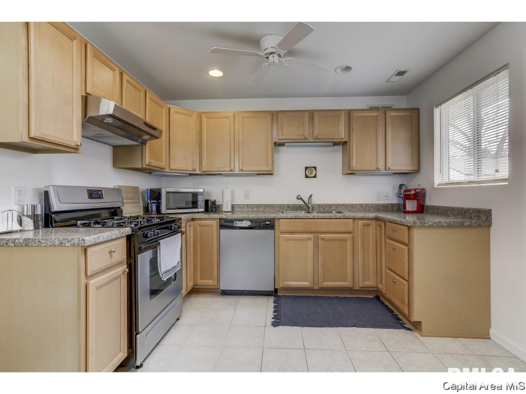 3345 Buckner Street Springfield, IL 62703 - Photo 9 of 32