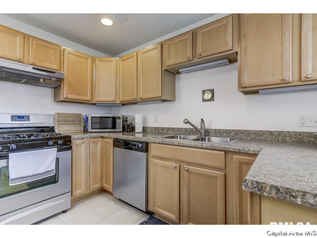 3345 Buckner Street Springfield, IL 62703 - Photo 10 of 32