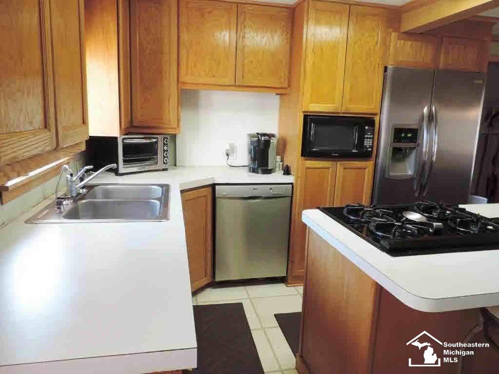 1251 West Temperance Road Temperance, MI 48182 - Photo 3 of 25 20434165-2.JPG