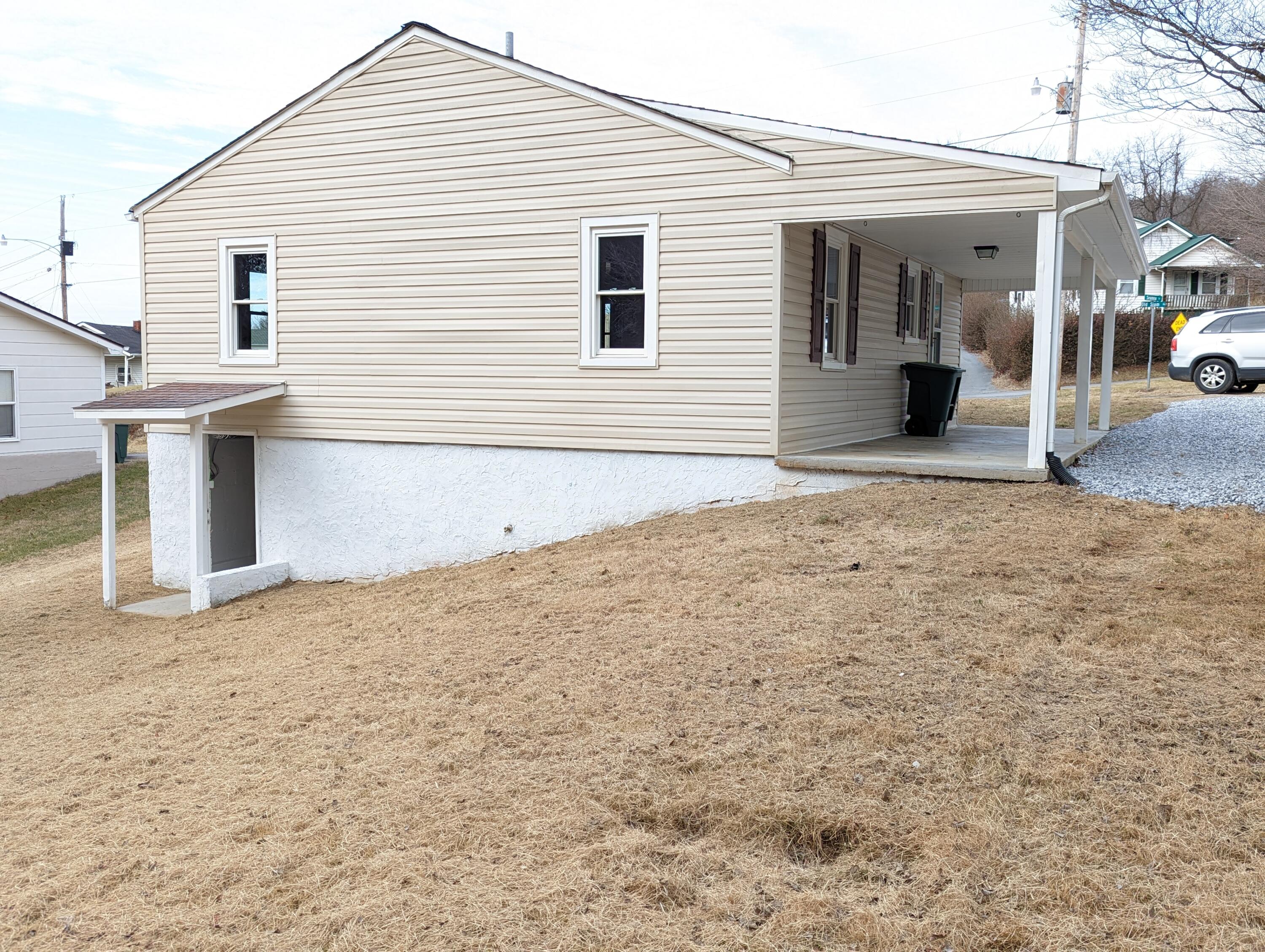 200 Old Siam Road Elizabethton, TN 37643 - Photo 2 of 13 PXL_20230111_165130012