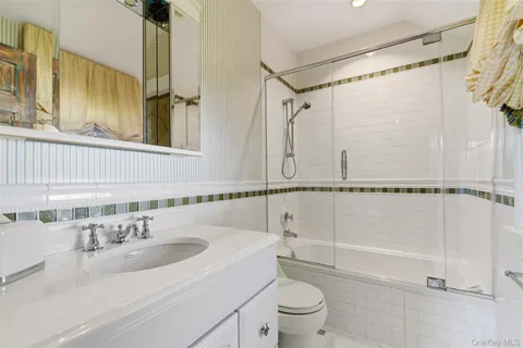 $4,345,000 | 2 Shore Drive, Manhasset, NY 11030