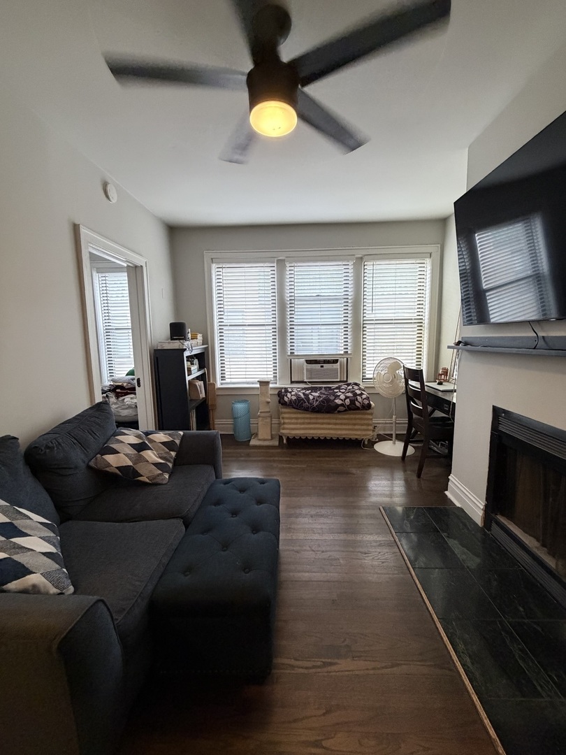 631 West Roscoe Street, Unit C3 Chicago, IL 60657 - Photo 4 of 9