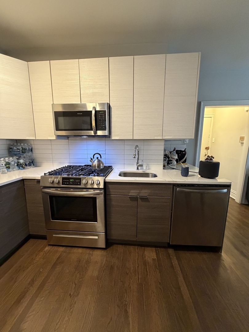 631 West Roscoe Street, Unit C3 Chicago, IL 60657 - Photo 6 of 9