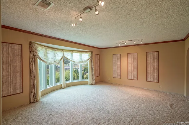 $499,000 | 6303 Lakewood Park, Windcrest, TX 78239