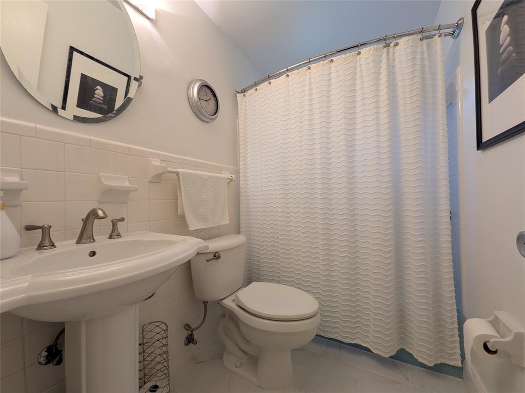 9401 Southwest 53rd Street Cooper City, FL 33328 - Photo 8 of 17 Bathroom