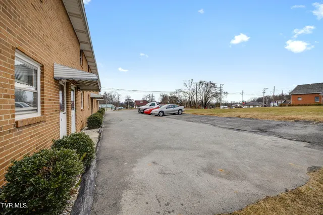 $425,000 | 2008 Bloomingdale Road, Unit 46, Kingsport, TN 37660