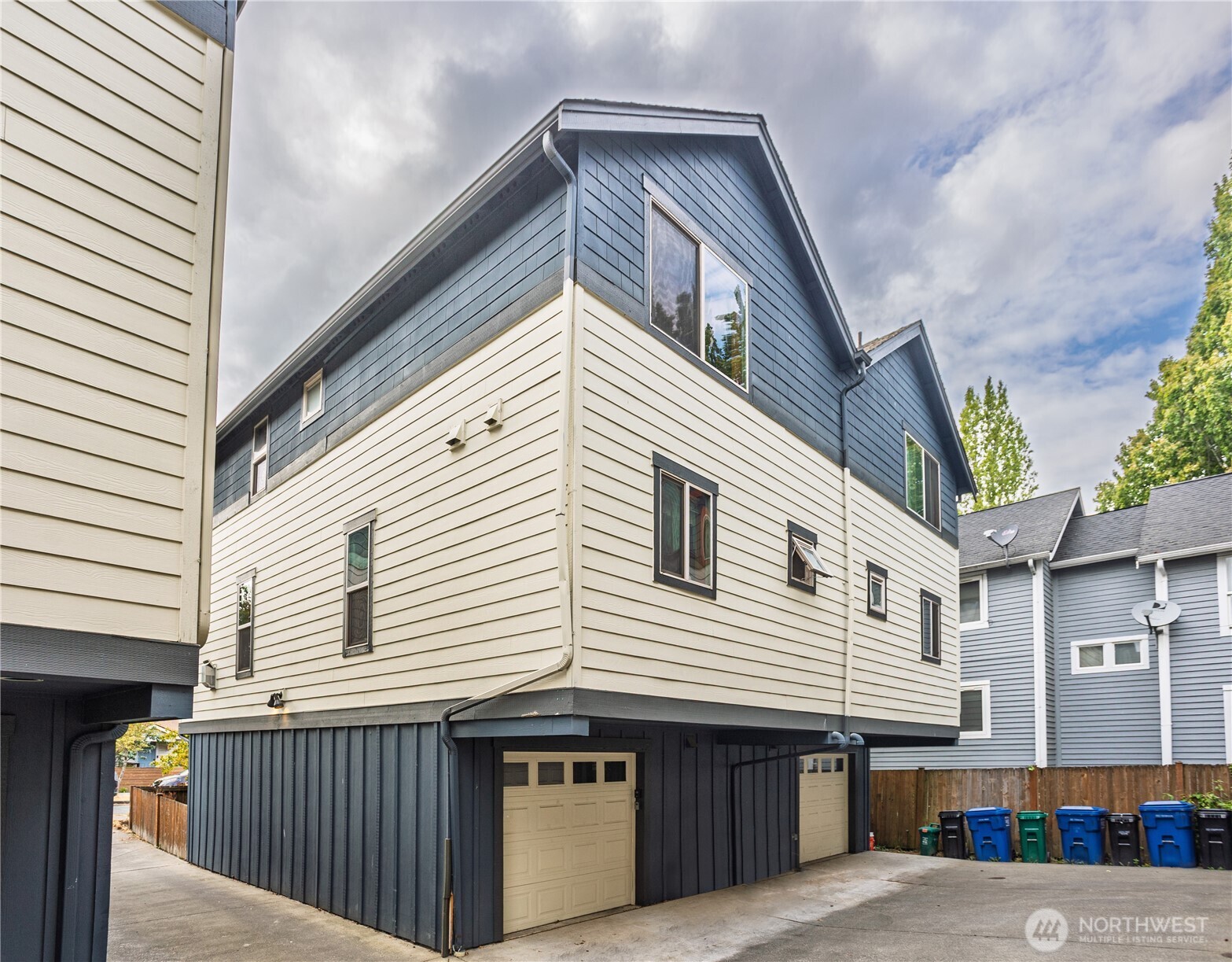 3314 Wetmore Avenue South, Unit B Seattle, WA 98144 - Photo 25 of 28 a front view of a house