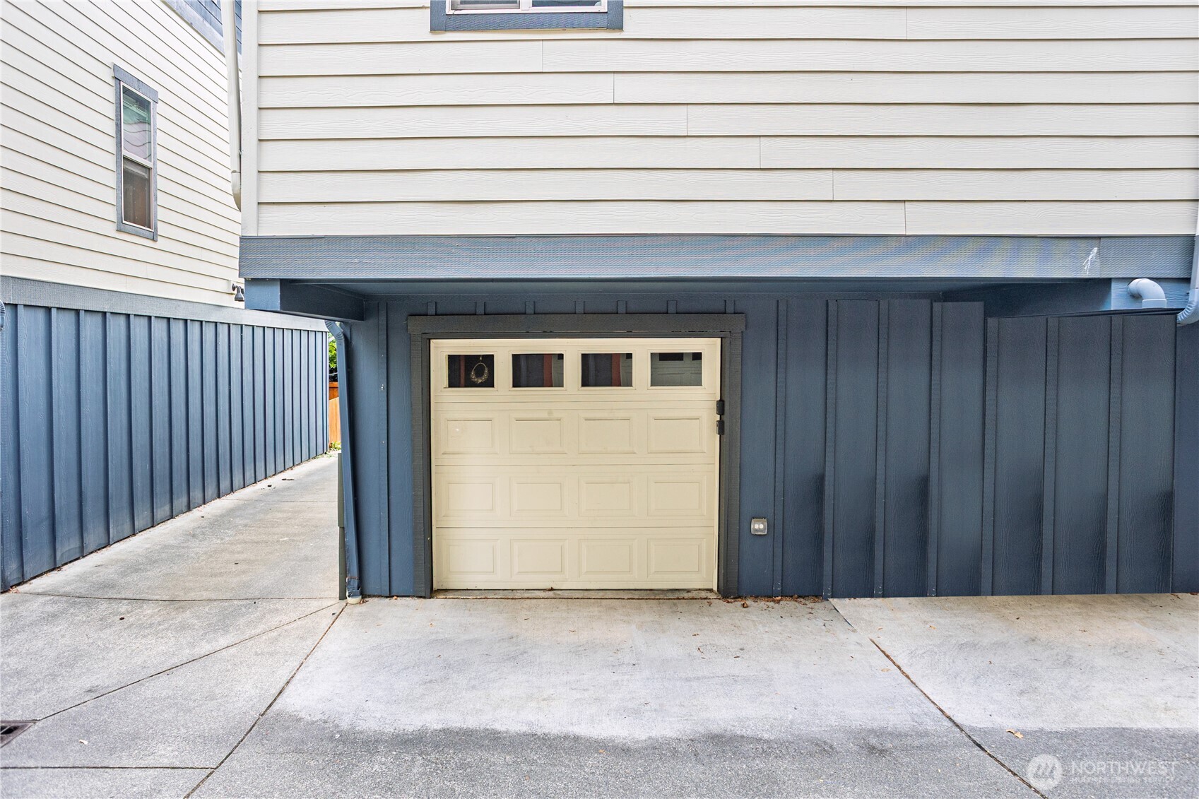 3314 Wetmore Avenue South, Unit B Seattle, WA 98144 - Photo 26 of 28 a view of entryway front of a house