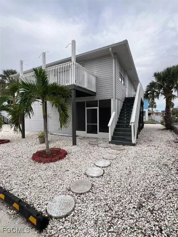 $1,800 | 128 Eucalyptus Court, Unit B, Fort Myers Beach, FL 33931