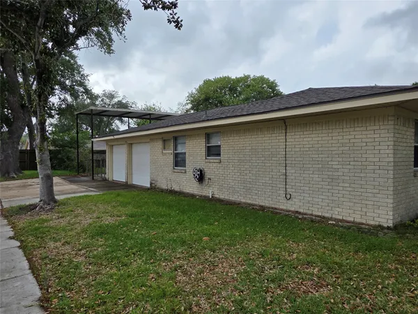 $1,900 | 4218 Ember Lane, Deer Park, TX 77536