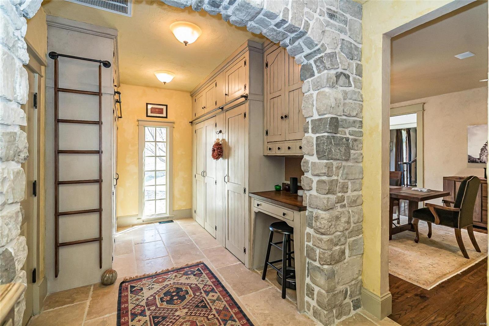 42 Chesterfield Lakes Road Chesterfield, MO 63005 - Photo 23 of 59 Gallery Image 23