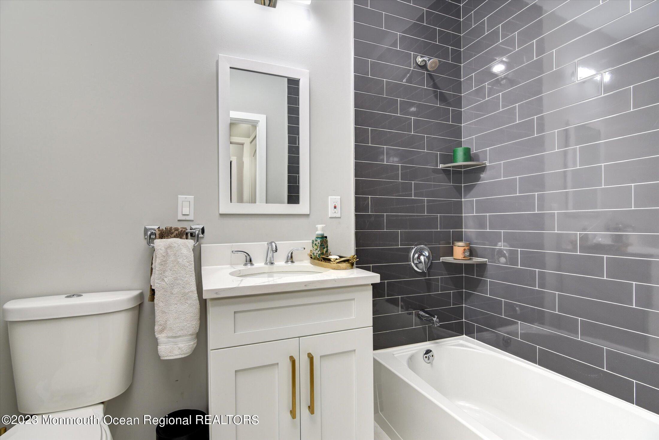 767 Hemlock Road Union, NJ 07083 - Photo 13 of 28 13-Bathroom