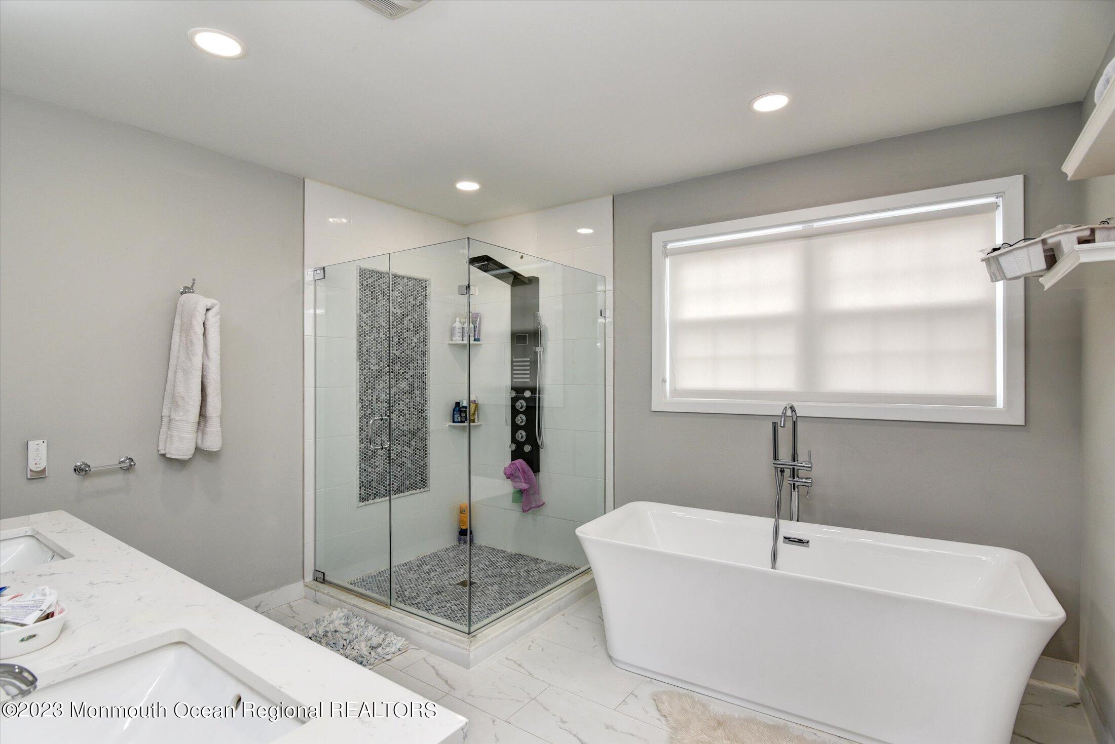 767 Hemlock Road Union, NJ 07083 - Photo 20 of 28 20-Primary Bathroom