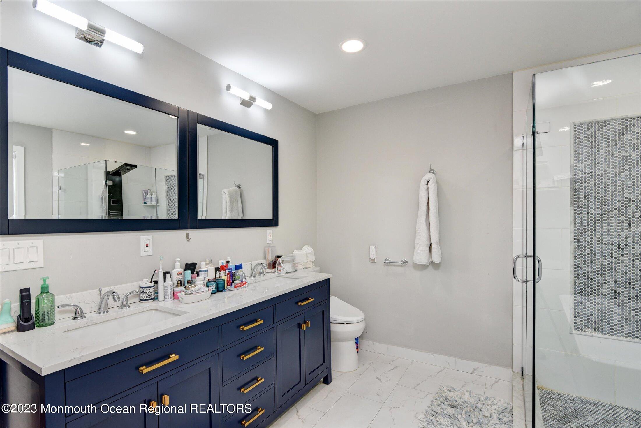 767 Hemlock Road Union, NJ 07083 - Photo 21 of 28 21-Primary Bathroom