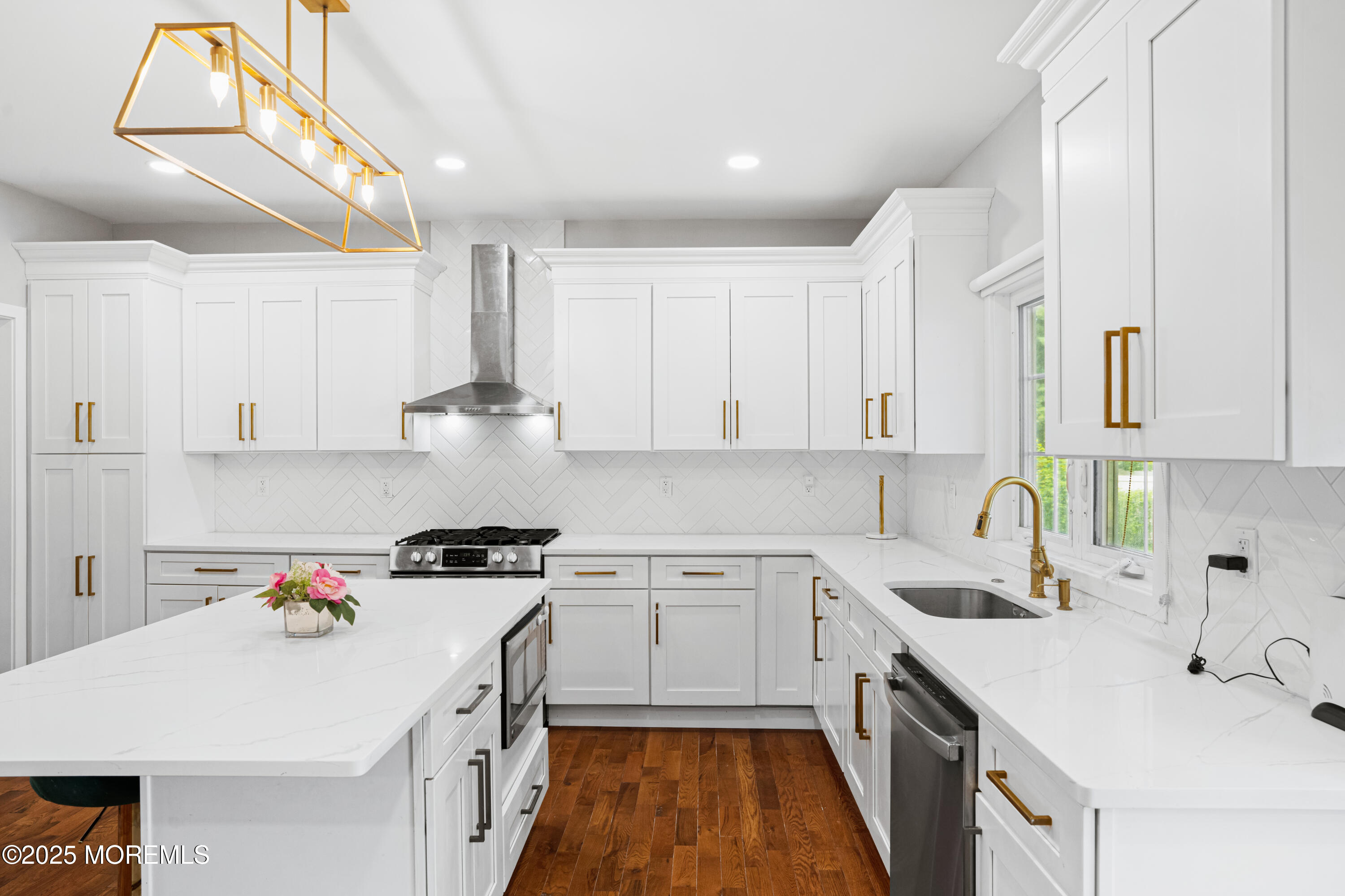 767 Hemlock Road Union, NJ 07083 - Photo 7 of 28 767 Hemlock Rd Union - Interiors (3 of 1