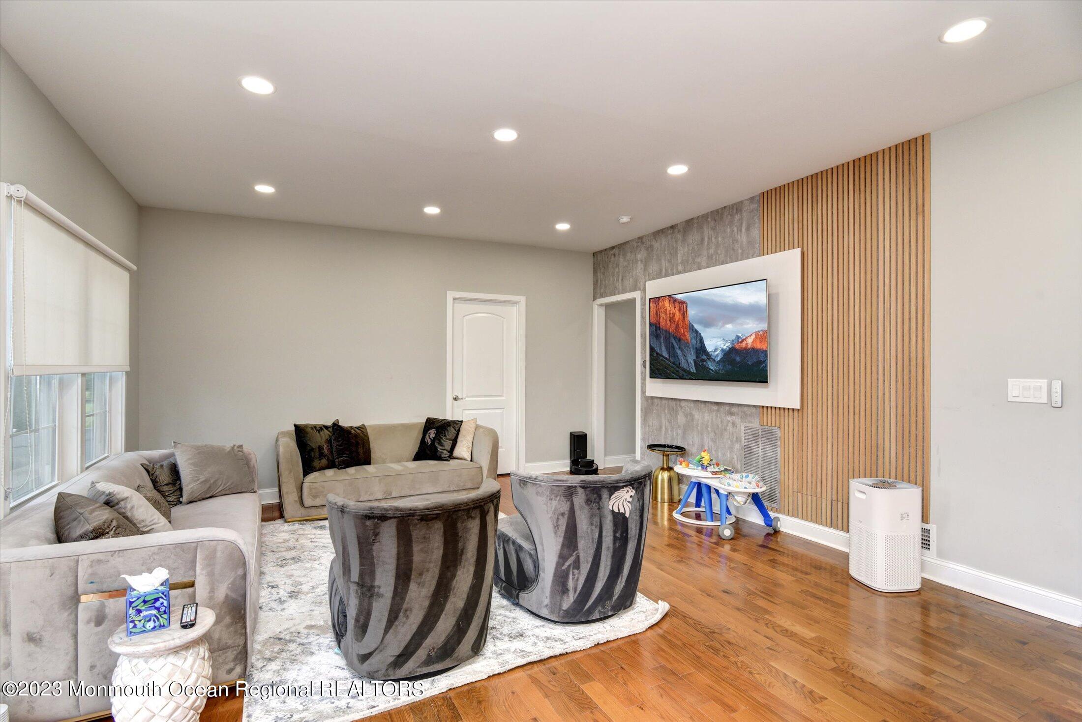 767 Hemlock Road Union, NJ 07083 - Photo 10 of 28 09-Family Room