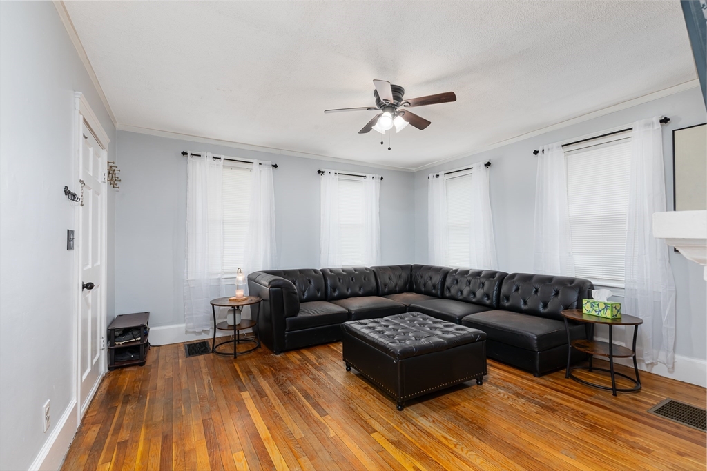 34 Grove Street Lynn, MA 01905 - Photo 5 of 26