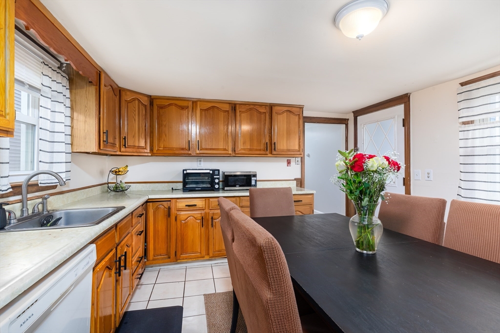 34 Grove Street Lynn, MA 01905 - Photo 10 of 26