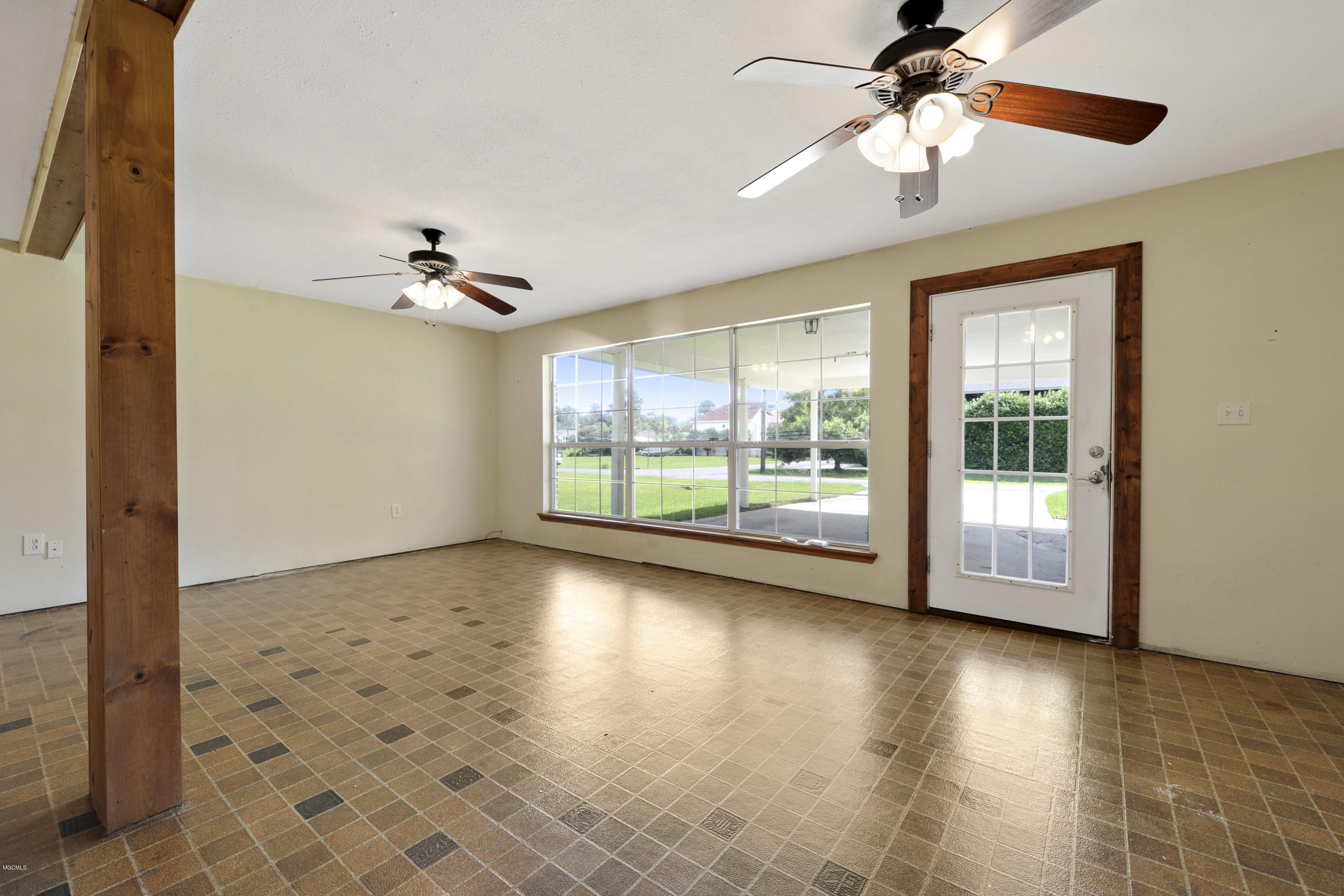 9088 Ridge Road Gulfport, MS 39503 - Photo 12 of 22 012