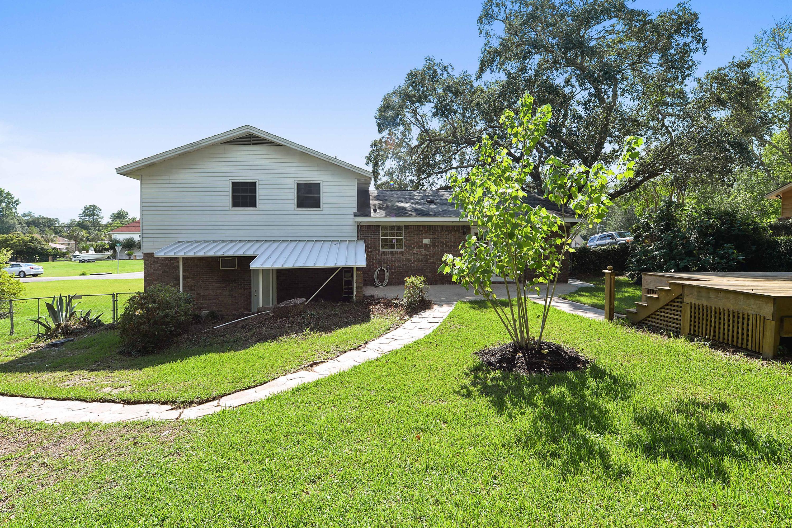 9088 Ridge Road Gulfport, MS 39503 - Photo 3 of 22 003