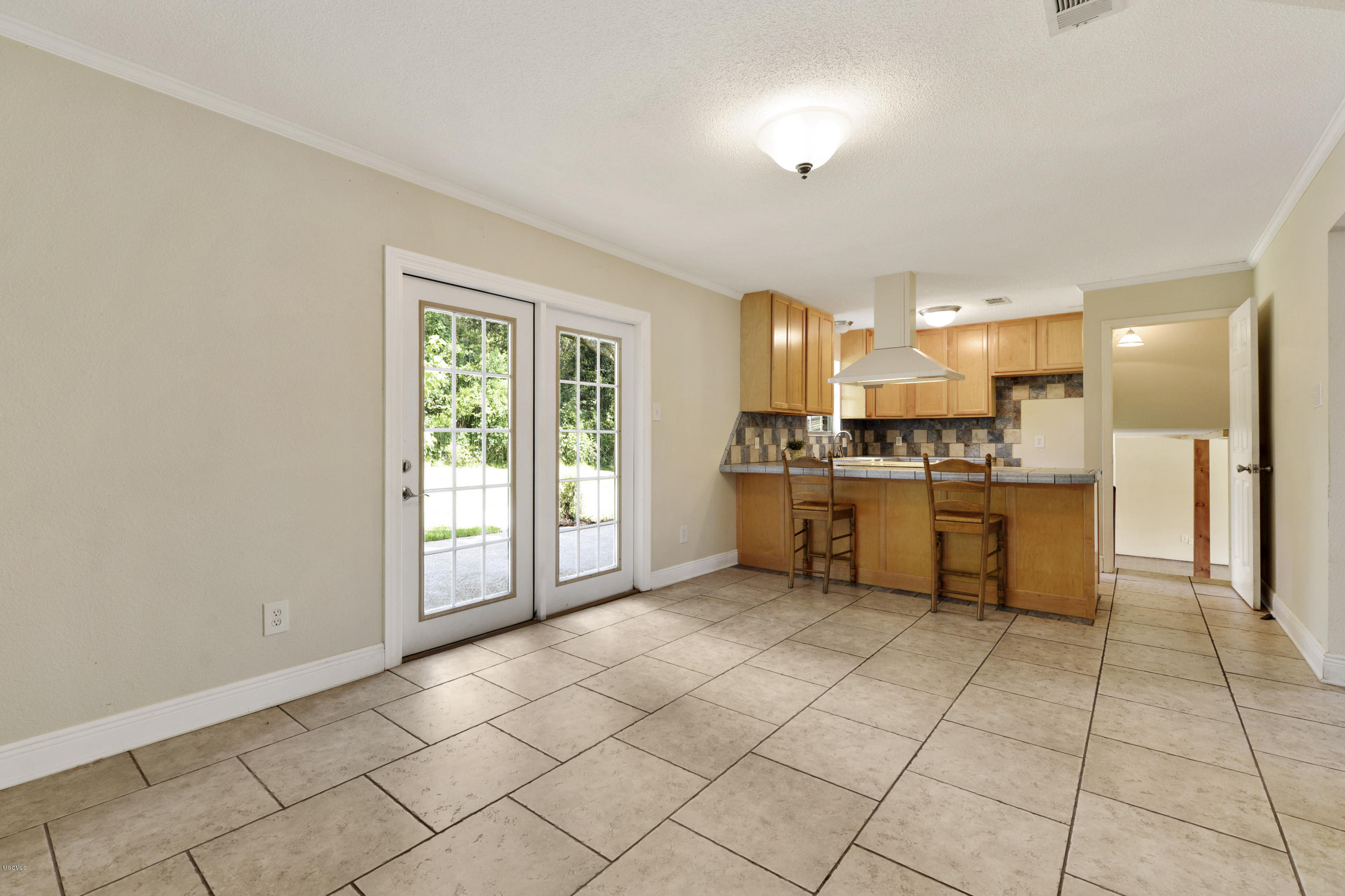 9088 Ridge Road Gulfport, MS 39503 - Photo 7 of 22 007