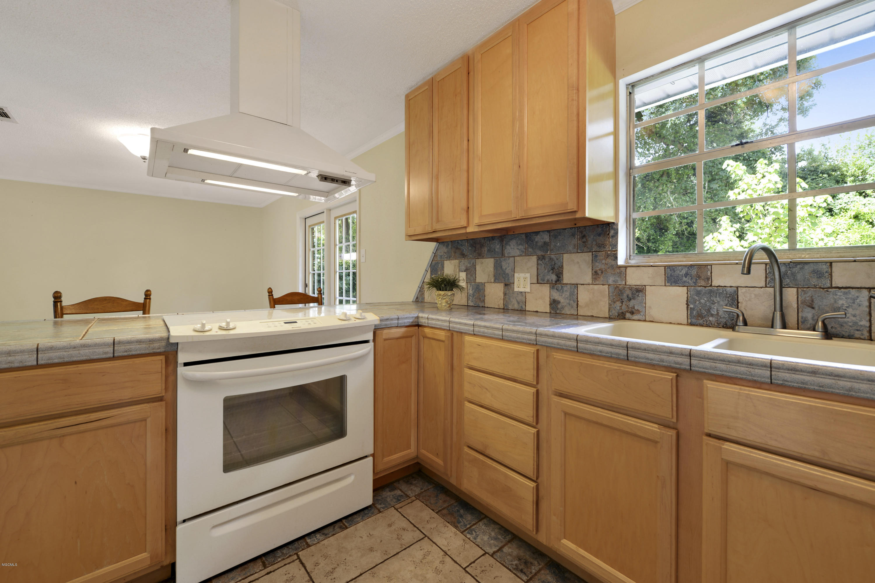 9088 Ridge Road Gulfport, MS 39503 - Photo 10 of 22 010