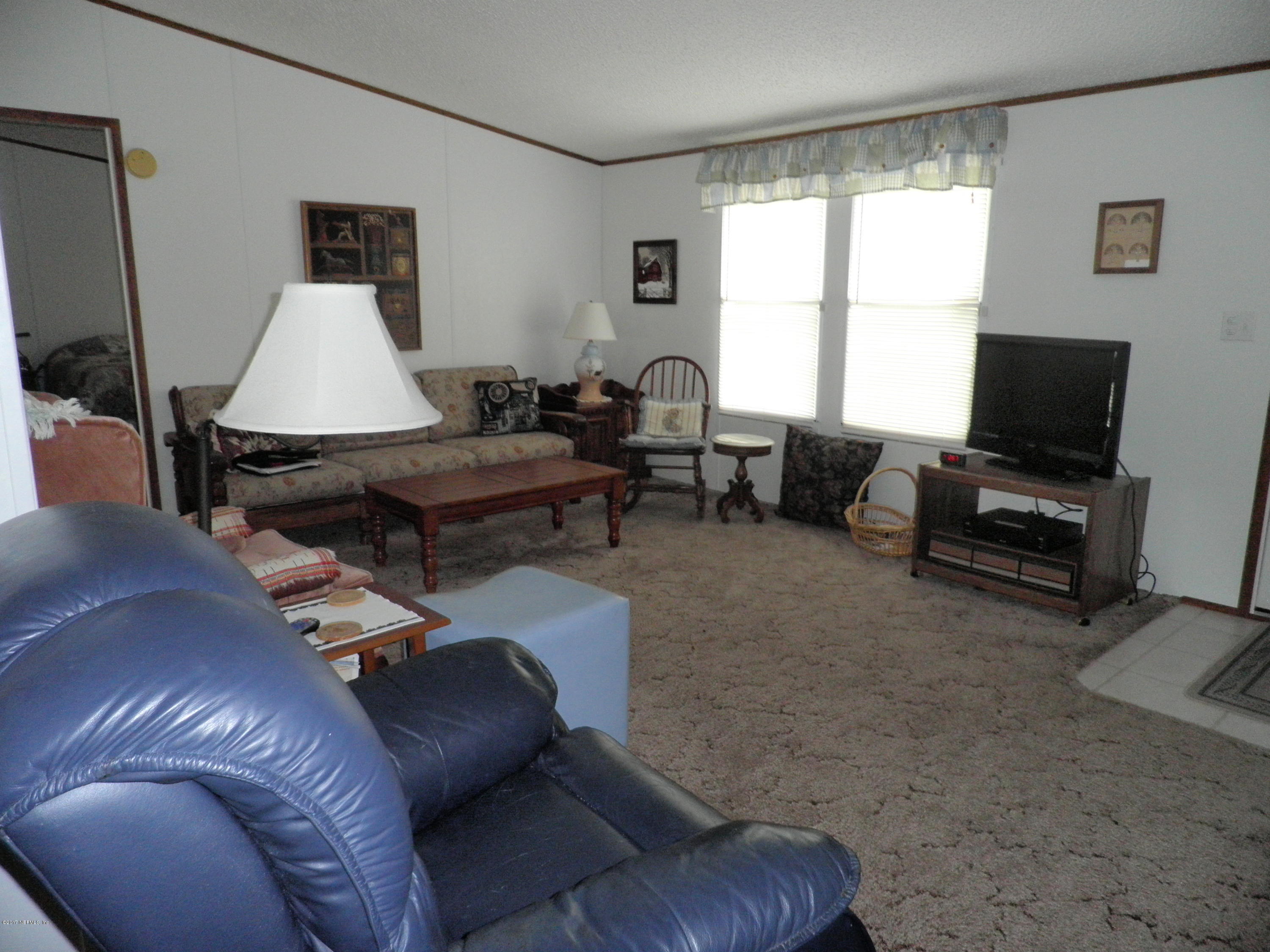 269 Beulah Church Road Welaka, FL 32112 - Photo 11 of 20 LIVING ROOM