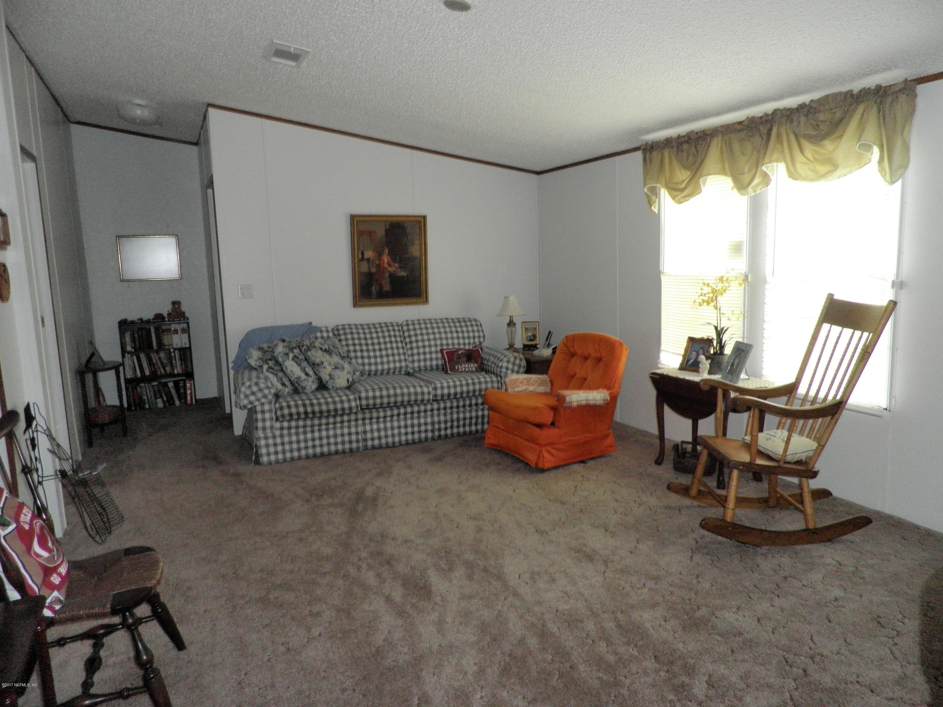 269 Beulah Church Road Welaka, FL 32112 - Photo 15 of 20 FAMILY ROOM