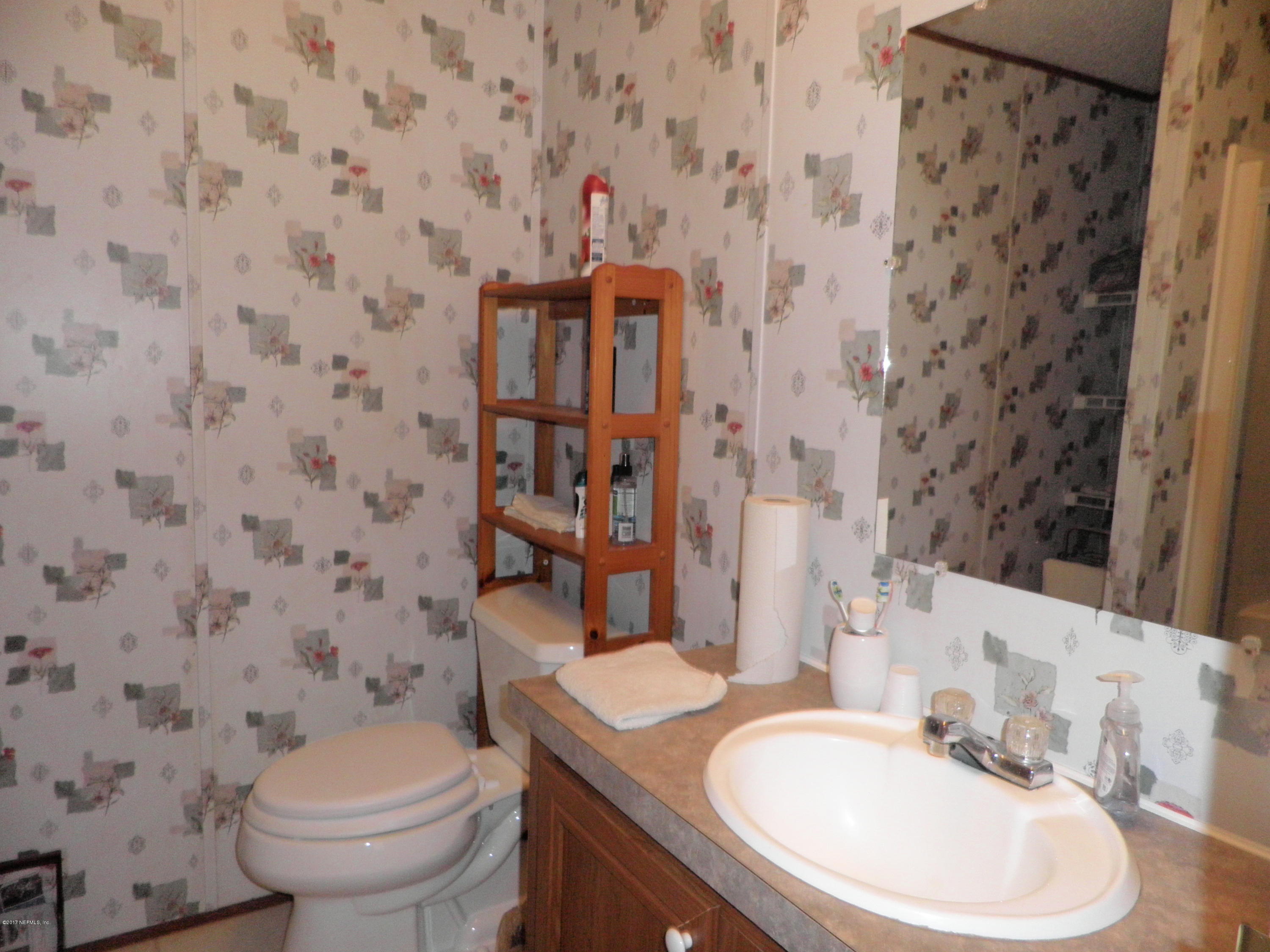 269 Beulah Church Road Welaka, FL 32112 - Photo 8 of 20 MASTER BATH