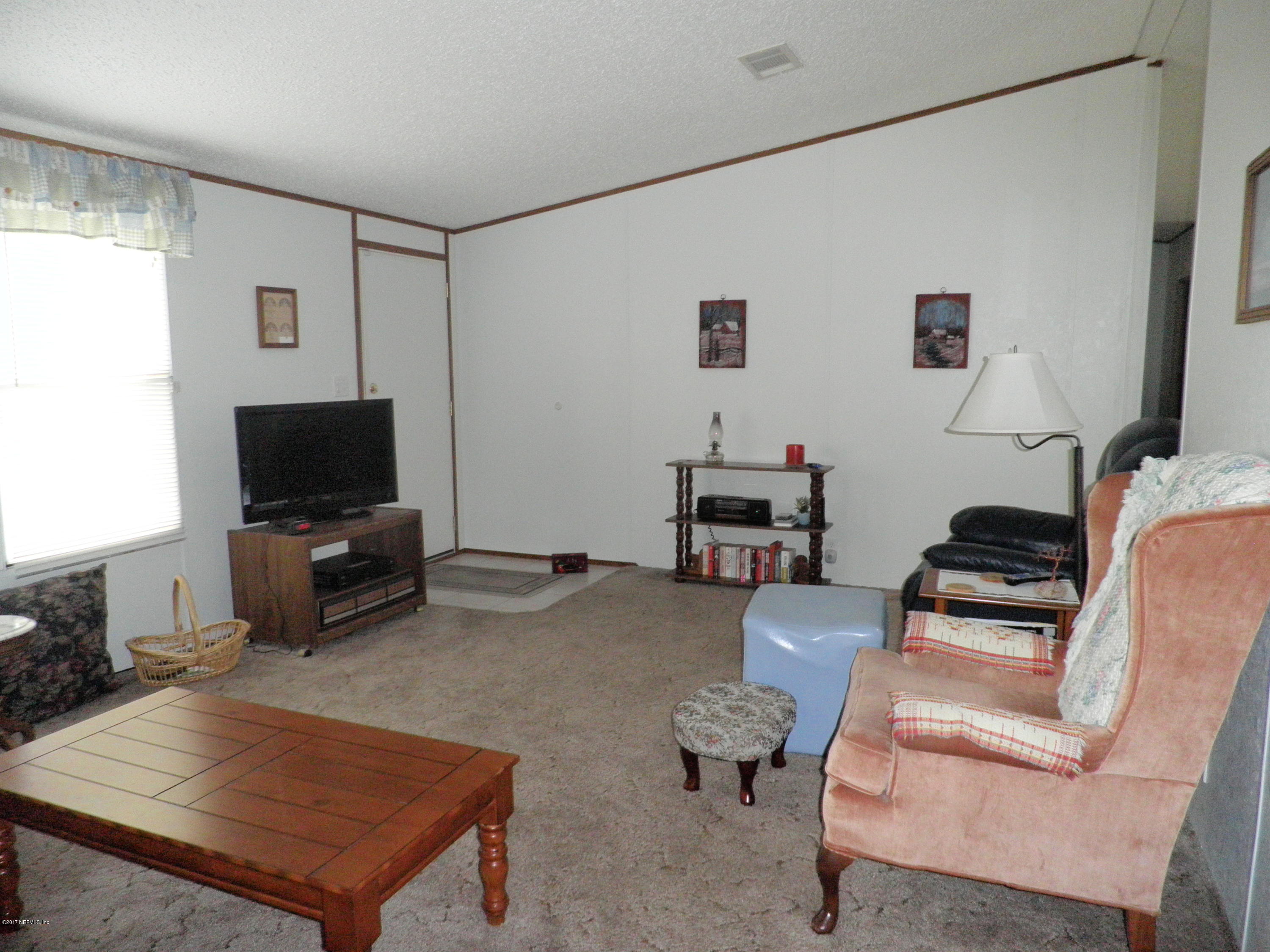 269 Beulah Church Road Welaka, FL 32112 - Photo 10 of 20 LIVING ROOM