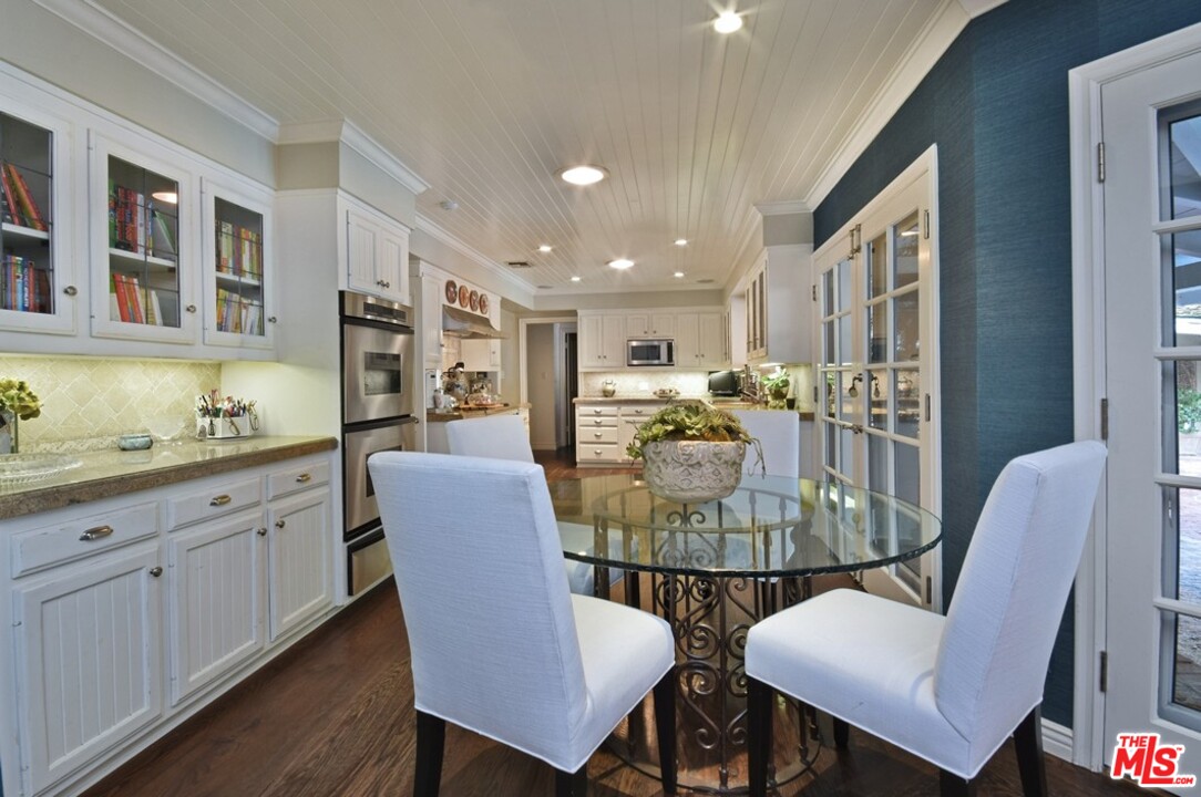 15915 Woodvale Road Encino, CA 91436 - Photo 14 of 45