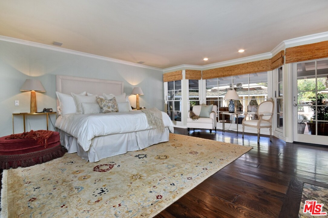 15915 Woodvale Road Encino, CA 91436 - Photo 18 of 45