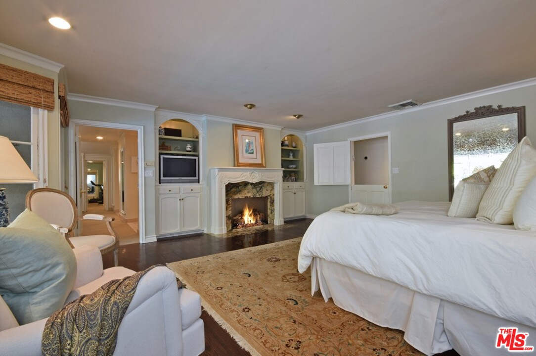 15915 Woodvale Road Encino, CA 91436 - Photo 20 of 45