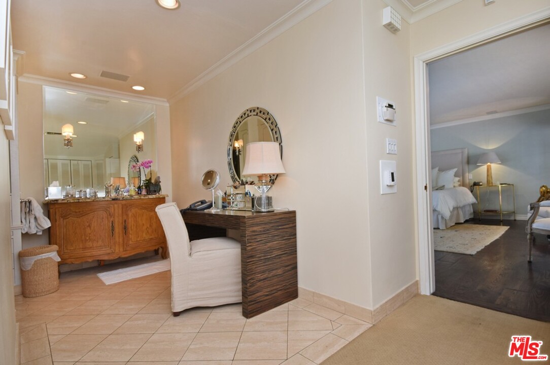 15915 Woodvale Road Encino, CA 91436 - Photo 21 of 45