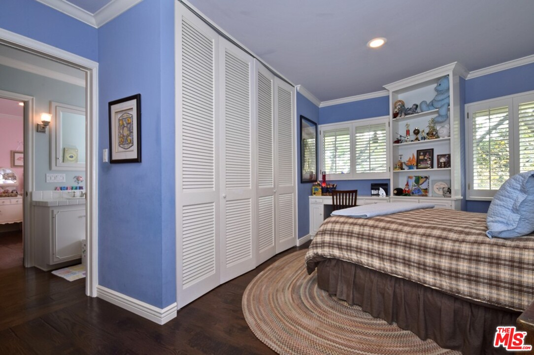 15915 Woodvale Road Encino, CA 91436 - Photo 23 of 45